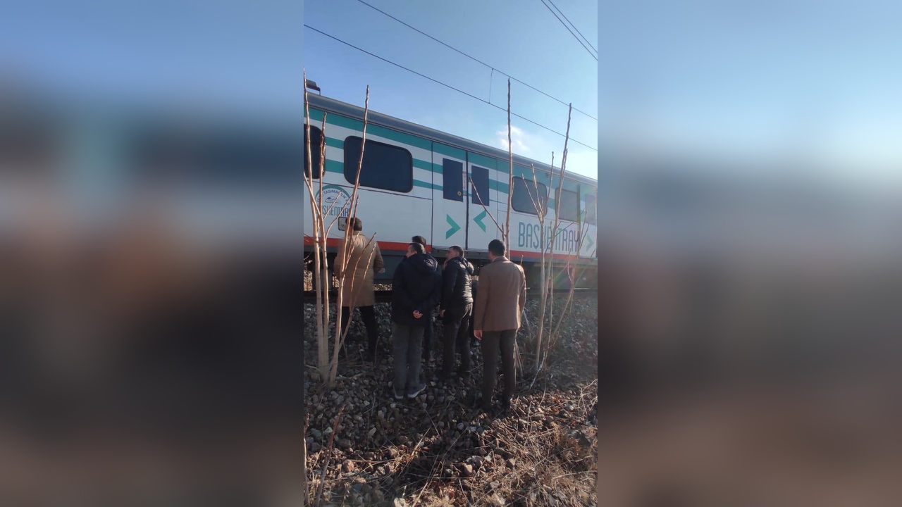 Ankara'da Yolcu Treni Kaya ile Çarpıştı: 1 Kişi Yaralandı