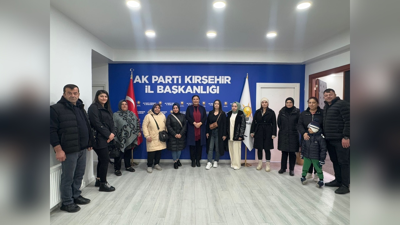 Kırşehir'de 12 CHP'li Üye AK Parti'ye Katıldı