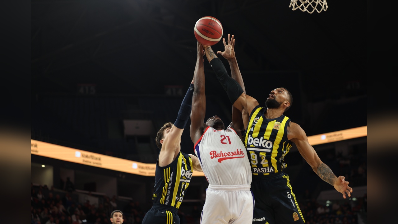 Fenerbahçe Beko, Bahçeşehir Koleji'ni Geçti