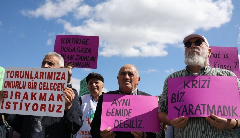 Emeklilerin şiddetsiz protesto hakları