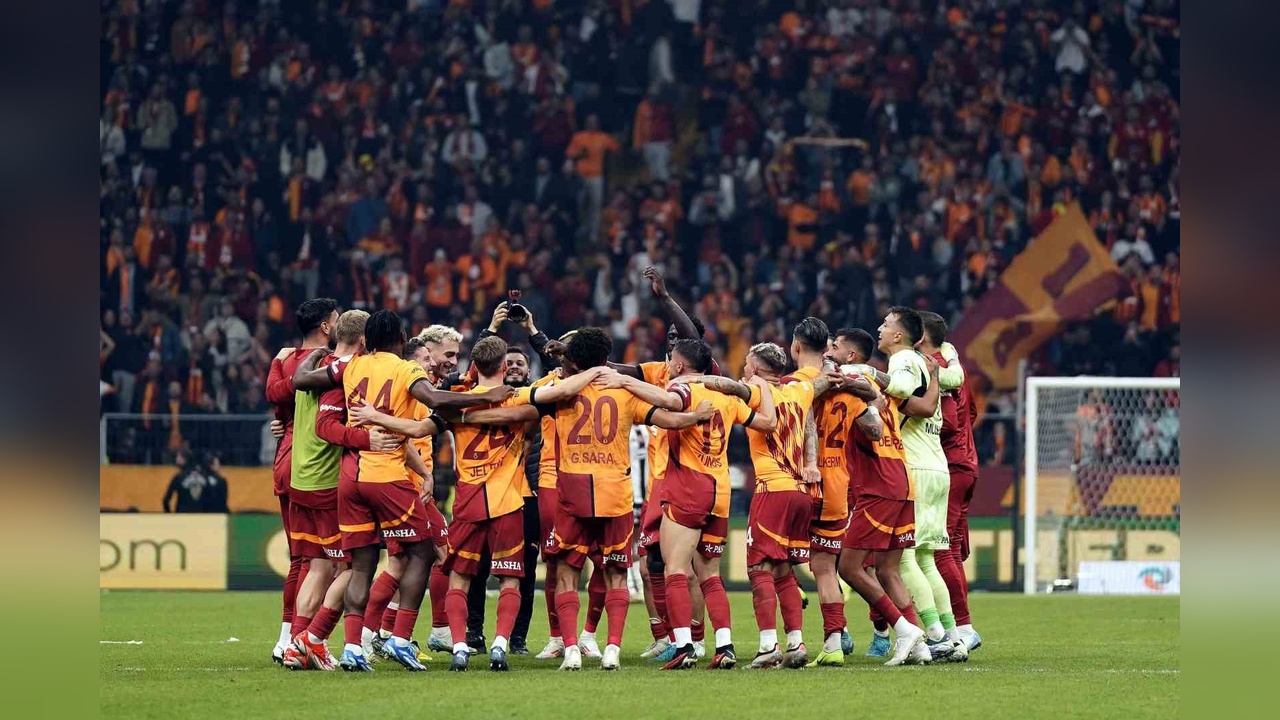 Galatasaray, İlk Yarının Zirvesinde