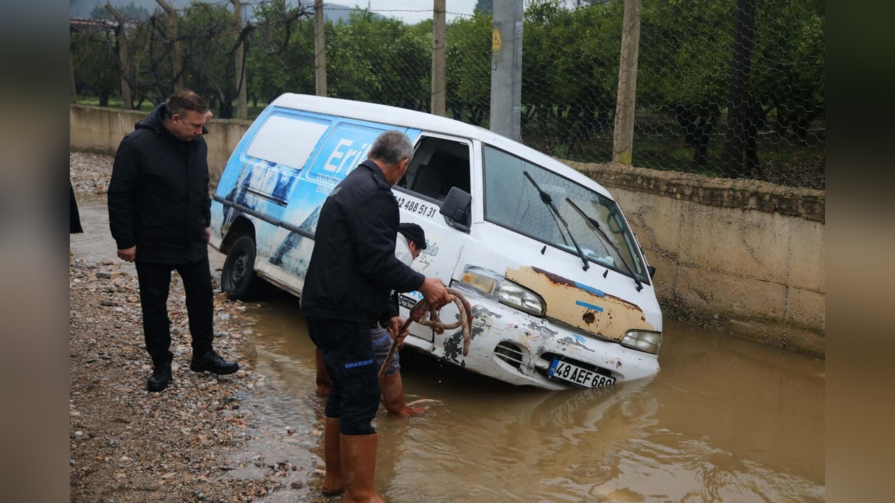 Bodrum'da Şiddetli Yağış Hayatı Olumsuz Etkiledi