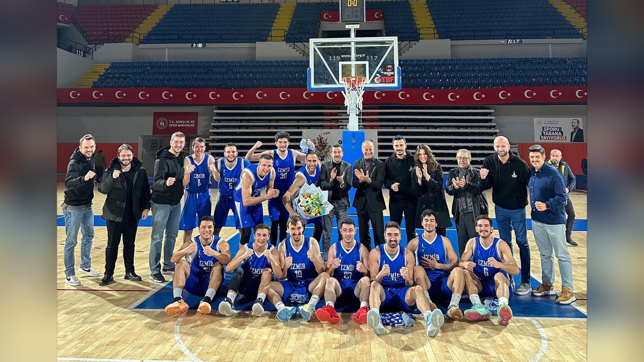 İzmir BBSK, Bölgesel Lig'e Yükselişini Kutladı