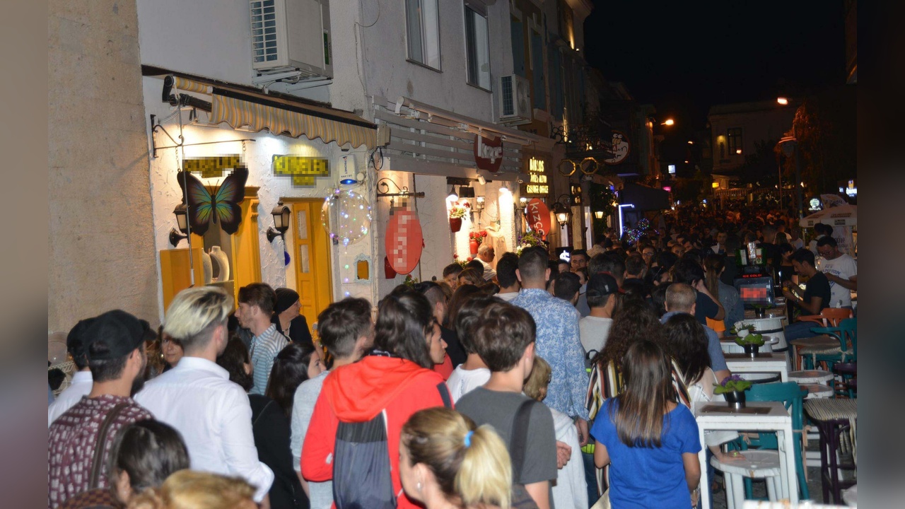 Yılbaşı Tatilinde Çeşme ve Bodrum'da Yoğunluk Artıyor
