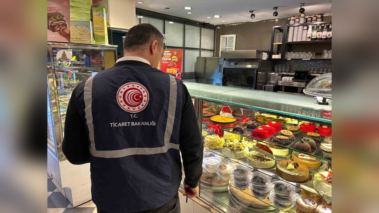 İzmir'de Market ve Pastane Denetimleri Gerçekleştirildi