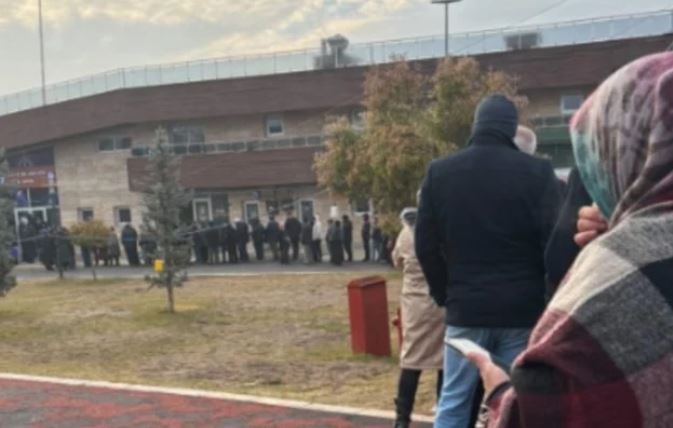 AKP yüzyılı yine kuyrukla bitti! Ekonomik kriz vatandaşı zorladı