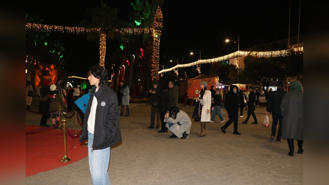 İzmir, Yeni Yılı Coşkuyla Kutladı