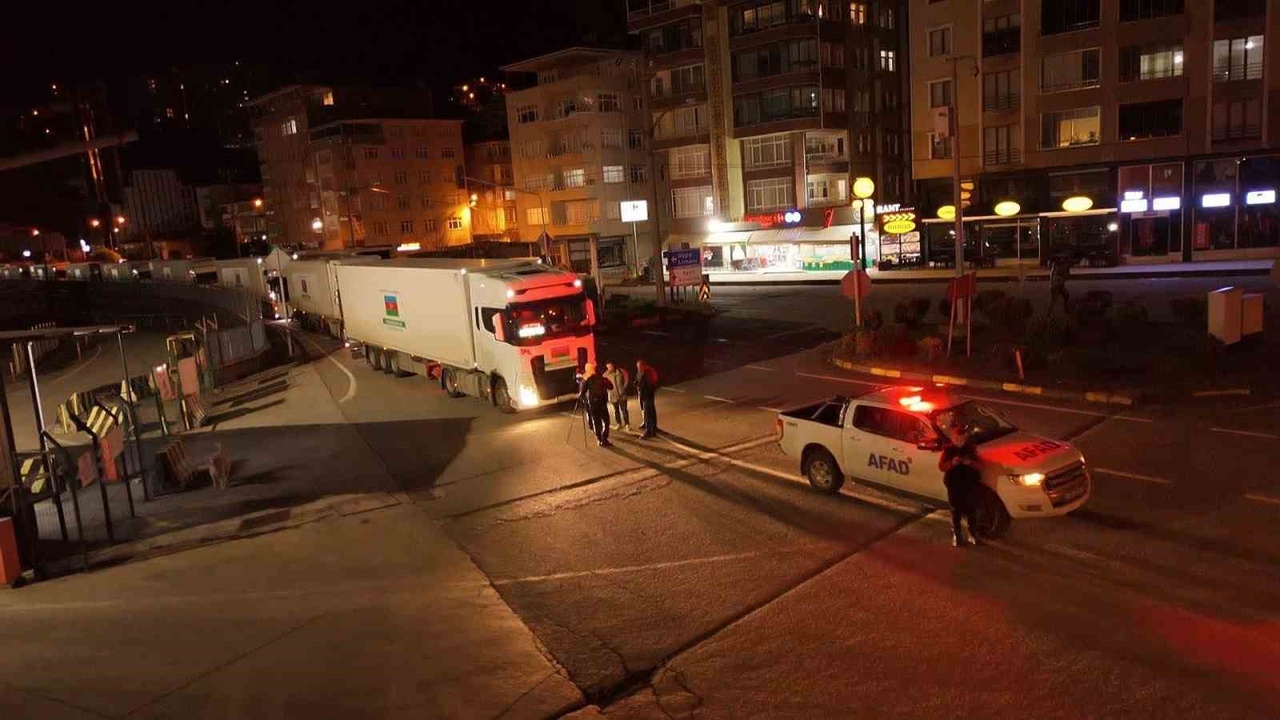 Bakü'den Suriye'ye Yardım Tırları Yola Çıktı