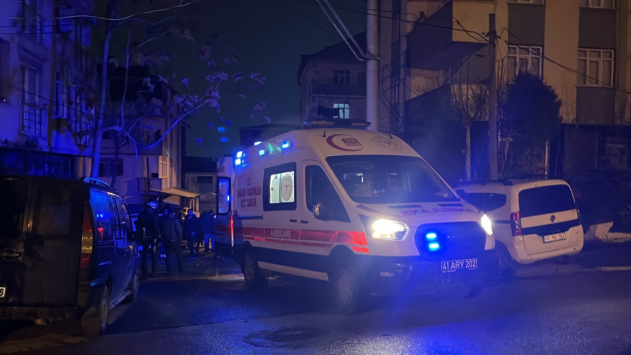 Kocaeli'de Otopark Kavgasında İki Kardeş Yaralandı