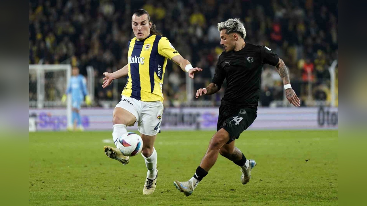 Fenerbahçe, Hatayspor'u İlk Yarıda Geçti
