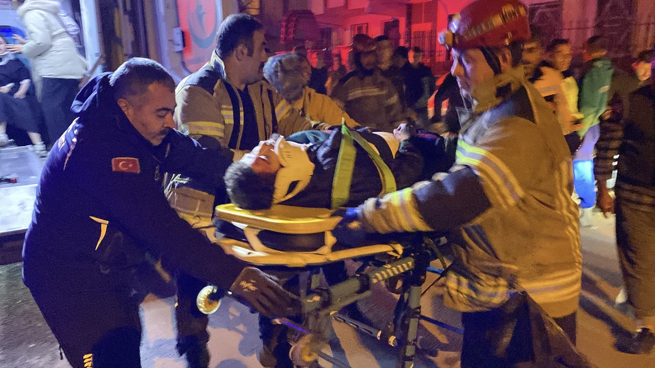 Bursa'da Trafik Kazası: Üç Kişi Yaralandı