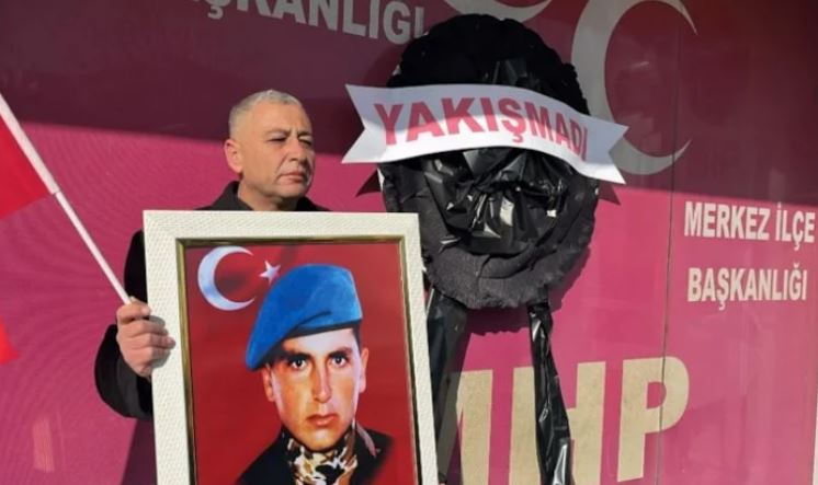 Şehit ailelerinden MHP'ye siyah çelenk: "Umut Hakkı" çağrısına tepki