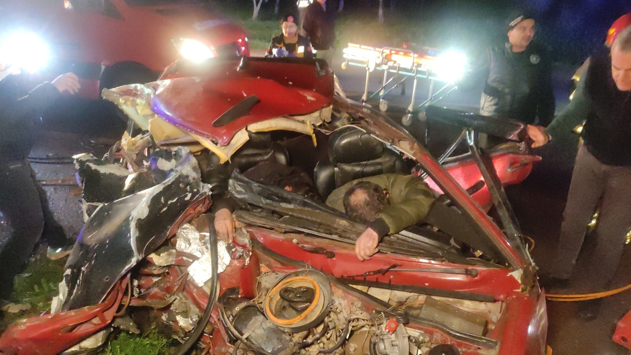 Bursa'da Mandalina Yüklü TIR ile Otomobil Çarpıştı: Bir Kişi Hayatını Kaybetti