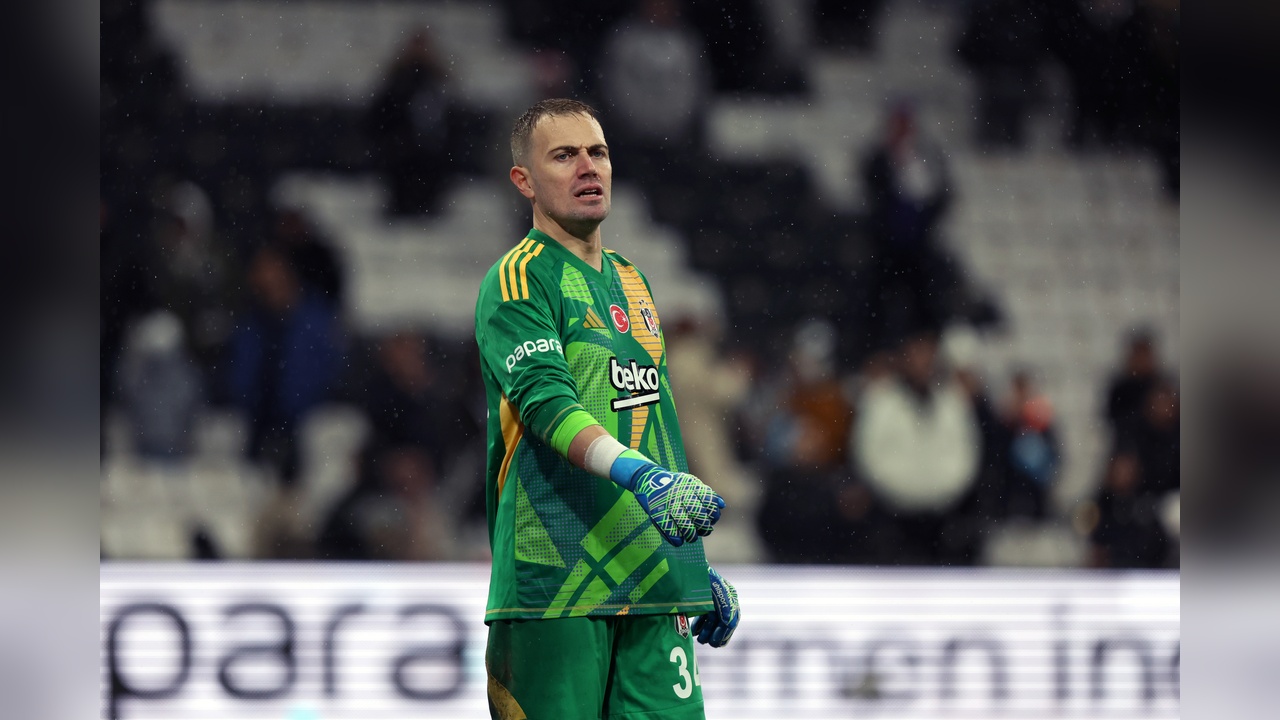 Beşiktaş, Mert Günok ile Sözleşme Uzatma Aşamasında