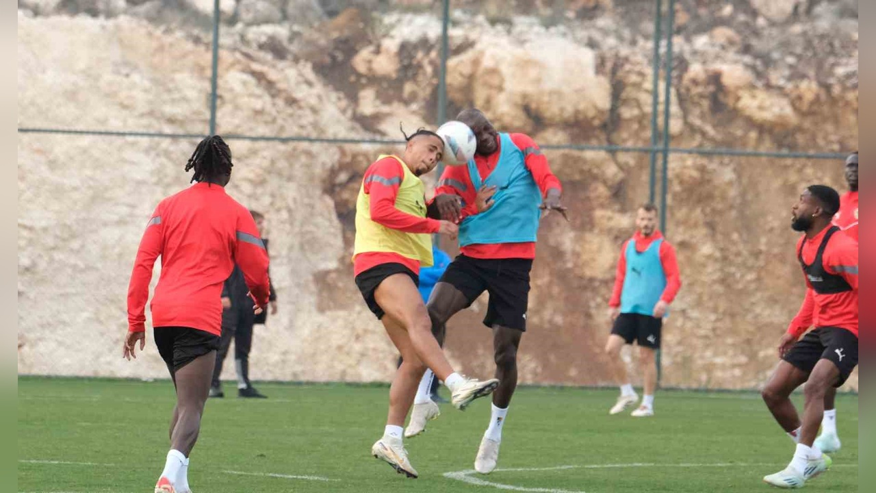 Atakaş Hatayspor, Galatasaray Maçına Hazırlıklarını Devam Ettiriyor