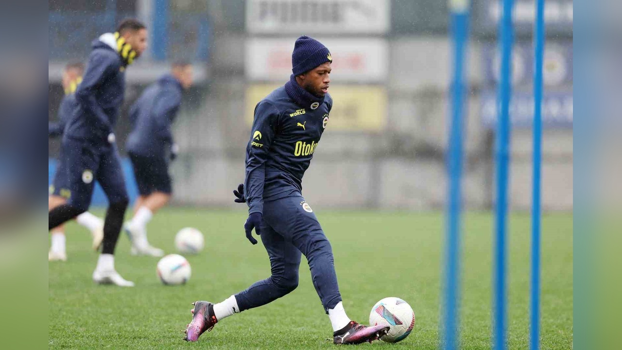 Fenerbahçe, Adana Demirspor Maçına Hazırlıklarını Sürdürüyor