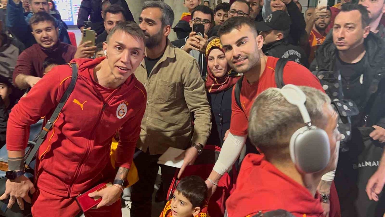 Galatasaray, Hatayspor ile karşılaşmak üzere Mersin'e ulaştı