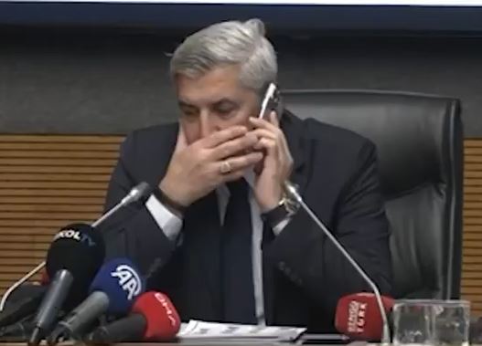Meclis'te açık mikrofon kazası! Ne tesadüfse yine AKP'li bir ismi buldu!