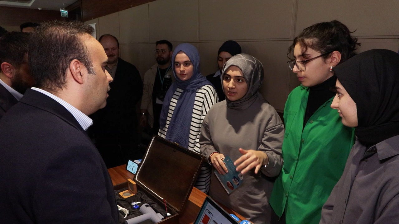 Bakan Kacır'dan Çarpıcı Teklif: Türkiye'yi Çelik Kubbe ile Donatmayı Hedefliyoruz