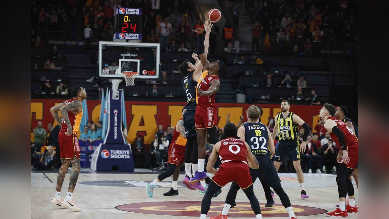 Fenerbahçe, Pota Derbisinde Rakibini Geçti