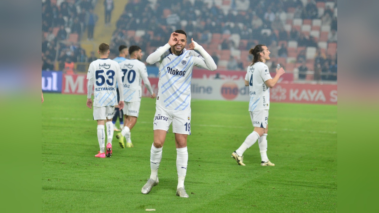Fenerbahçe, Golcüleriyle Öne Çıktı ve Puan Farkını 6'ya İndirdi