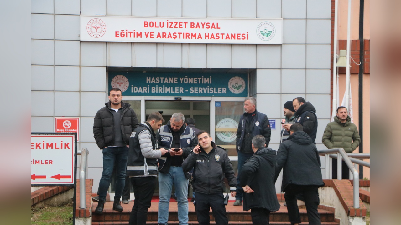 AFAD, Kartalkaya'daki Otelde Arama Kurtarma Çalışmalarına Devam Ediyor
