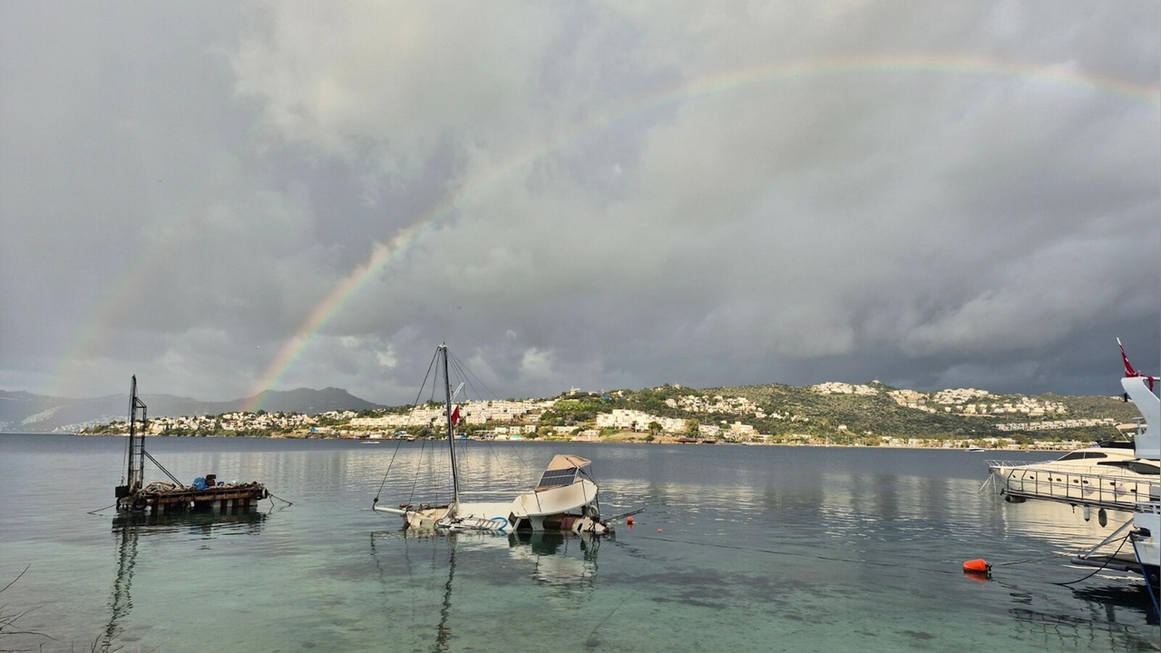 Bodrum'da Ahşap Tekne Rüzgarın Kurbanı Oldu