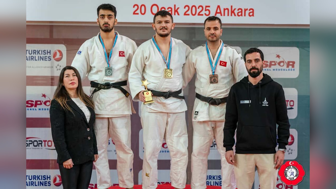 İzmir Büyükşehir Spor Kulübü'nden Madalya Yağmuru