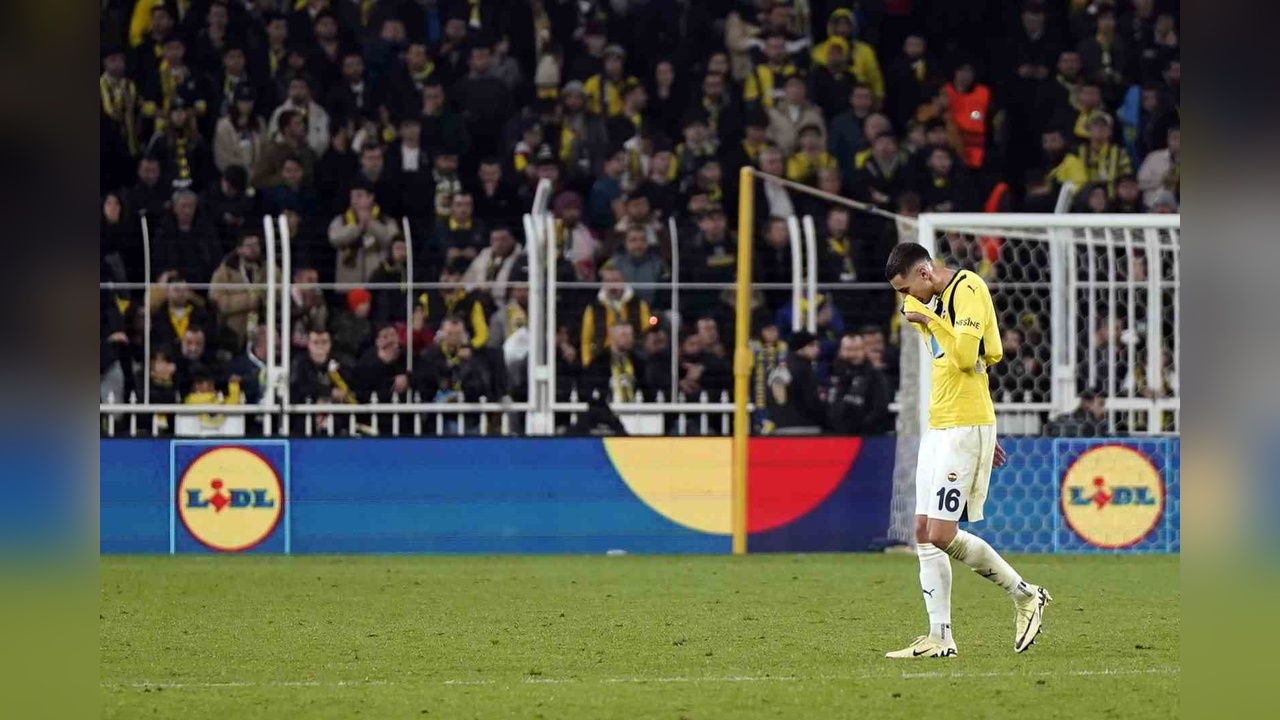 Fenerbahçe'de Mert Müldür'ün Omuzunda Çıkık Belirlendi