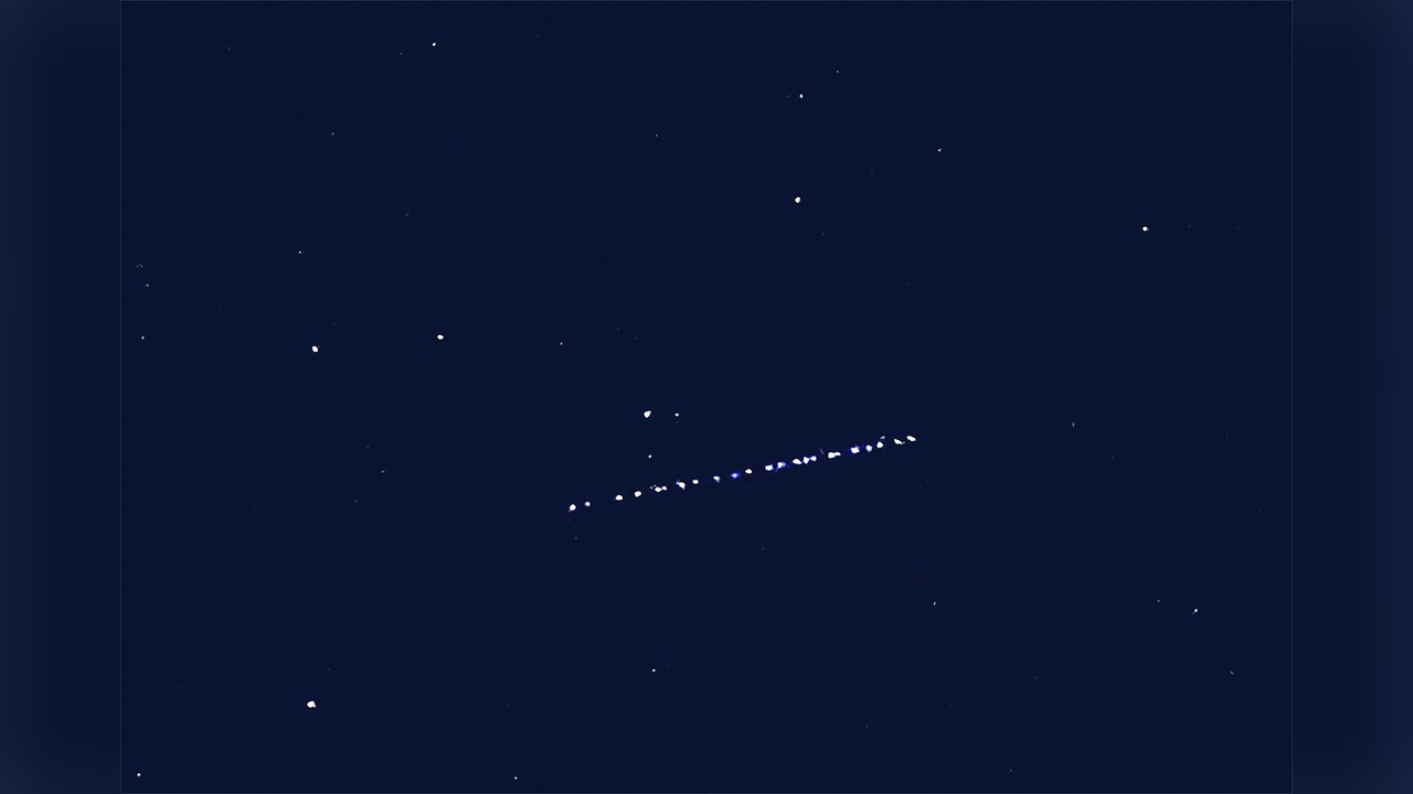 Bitlis'te Starlink Uyduları Gökyüzünde Belirdi