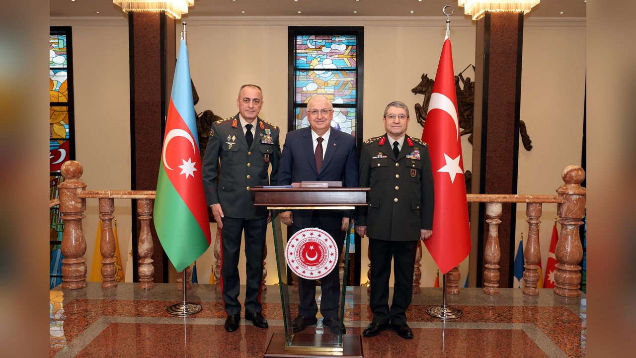 Azerbaycan Kara Kuvvetleri Komutanı Mirzeyev, Bakan Güler ile Bir Araya Geldi