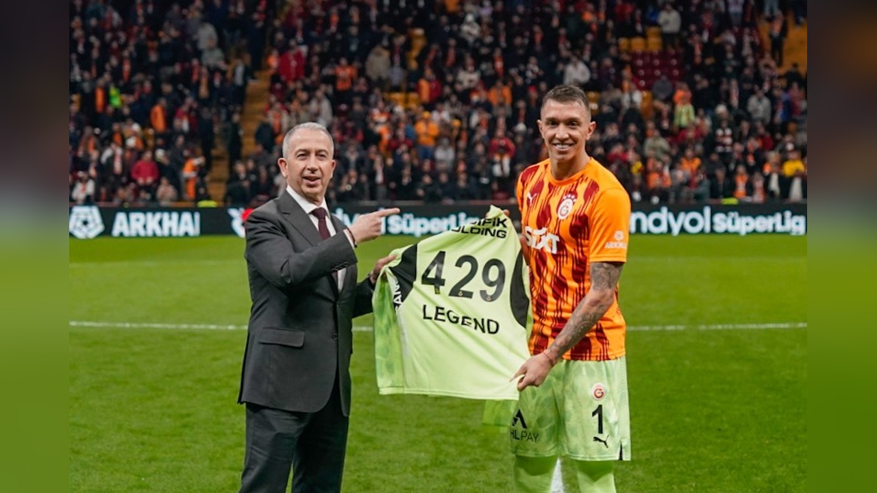 Fernando Muslera, Galatasaray Tarihinde En Çok Forma Giyen Oyuncu Unvanını Elde Etti