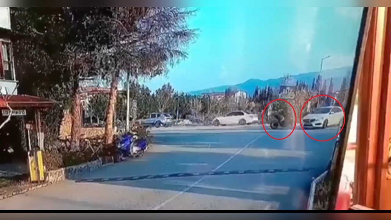 Bursa'da Otomobil ve Motosiklet Çarpıştı: 1 Kişi Hayatını Kaybetti