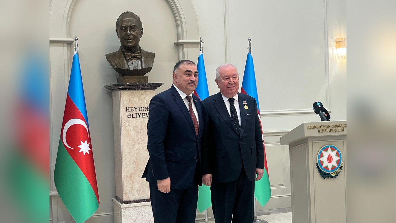 Akkan Suver, Haydar Aliyev 100 Yıllık Madalyası ile Onurlandırıldı