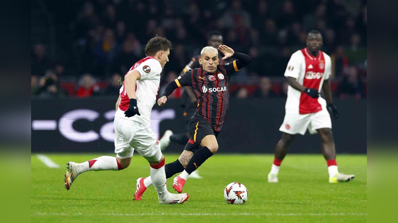 Ajax, Galatasaray'ı İlk Yarıda Geride Bıraktı