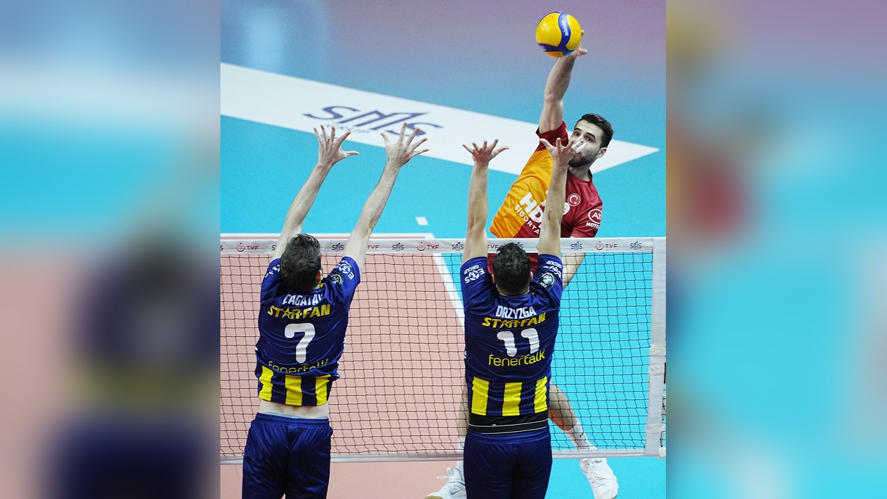 Fenerbahçe, Galatasaray'ı Zor Bir Maçta Geçti