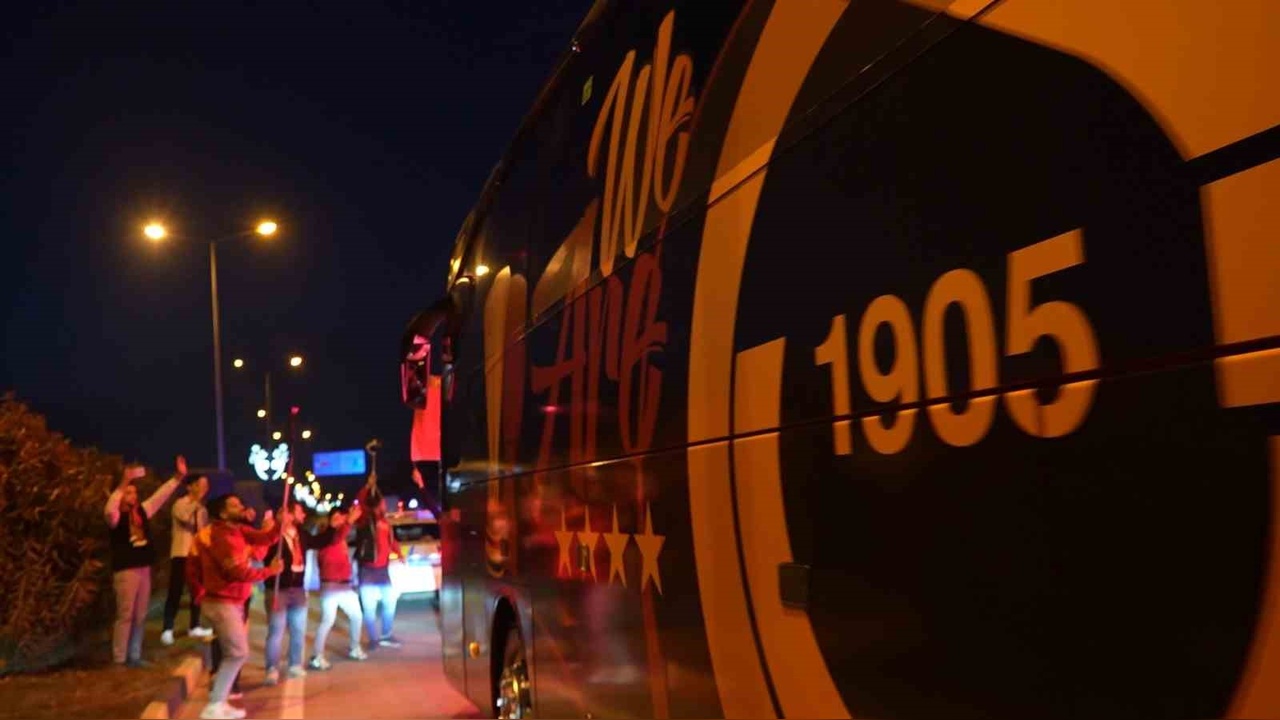 Galatasaray, Gaziantep'te Taraftarlarıyla Buluştu