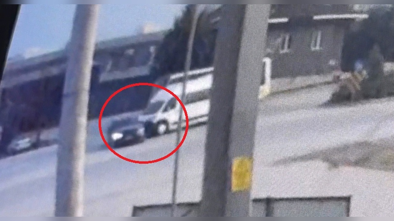 Bursa'da Otomobil ve Servis Minibüsü Çarpıştı, 10 Yaralı