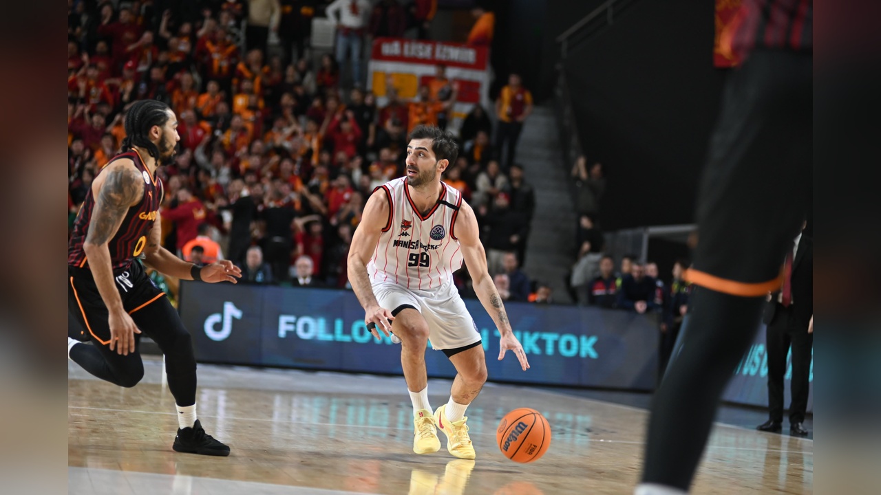Galatasaray, Manisa Basket'i Mağlup Etti