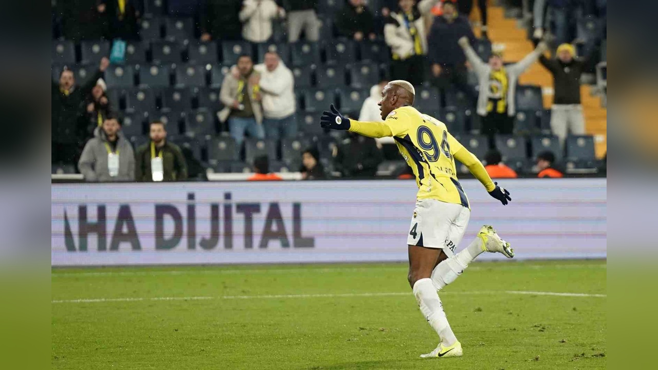 Talisca, Fenerbahçe ile İlk Golünü Attı