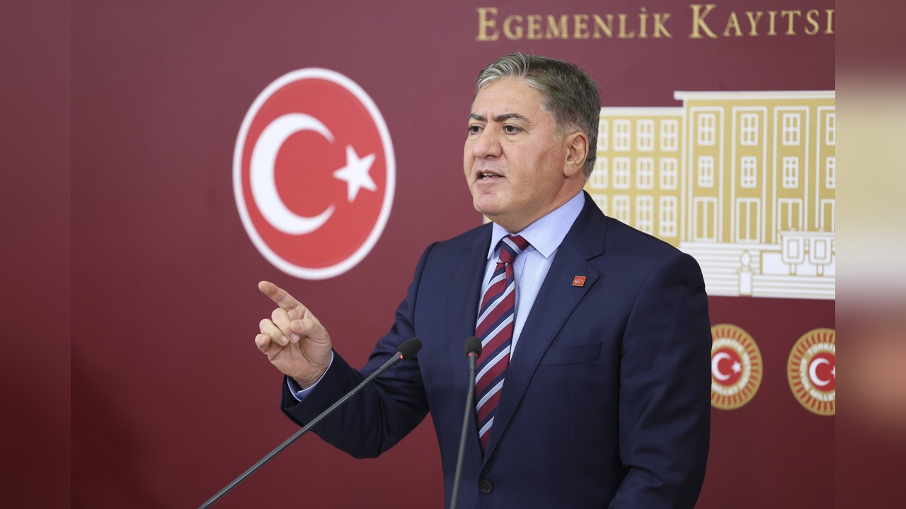 CHP'li Emir, İki Belediye Başkanının Başarısını Vurguladı