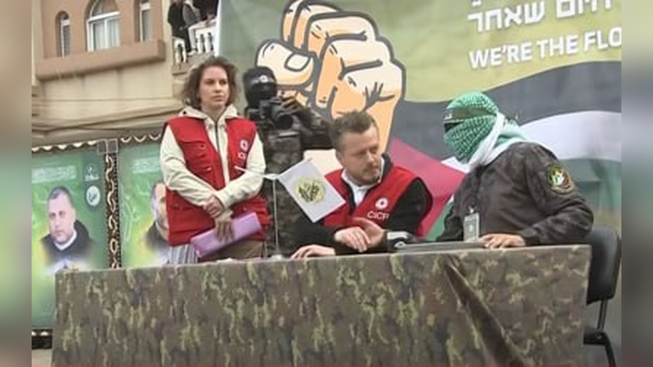 Hamas'tan Kızılhaç'a Teslimat: Üç İsrailli Esir Serbest Bırakıldı