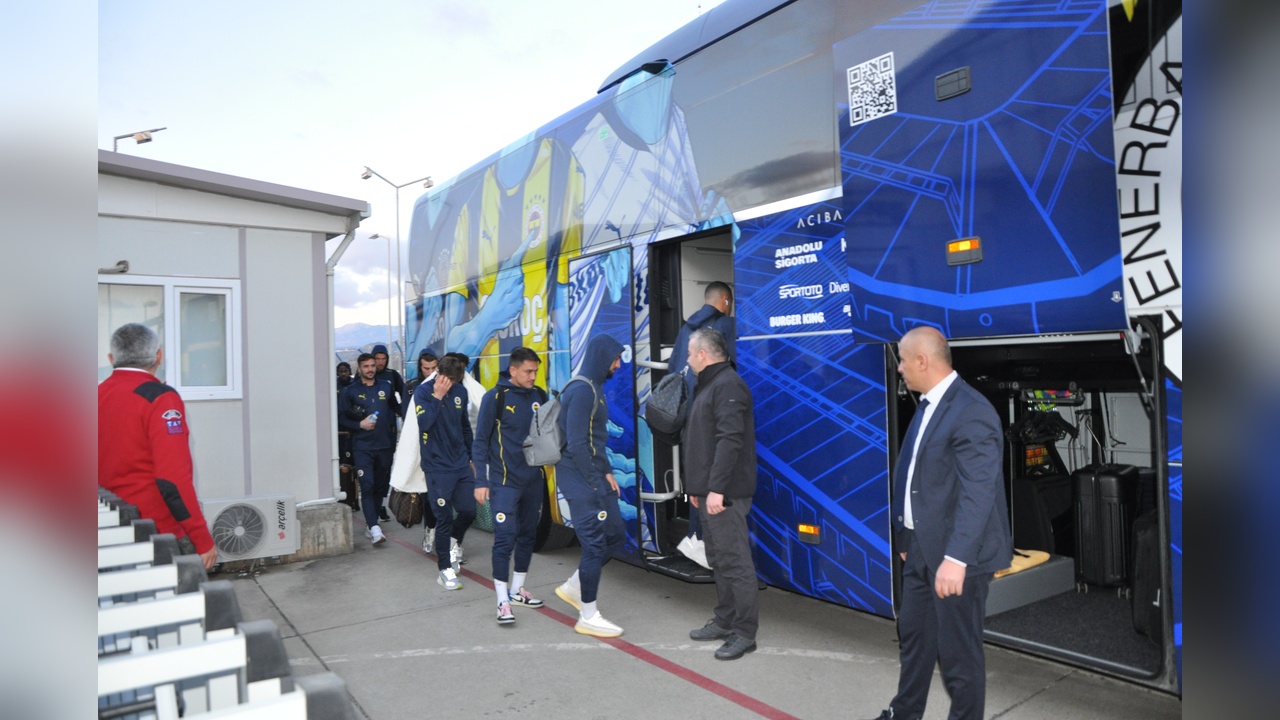Fenerbahçe Takımı Alanya'ya Ulaştı
