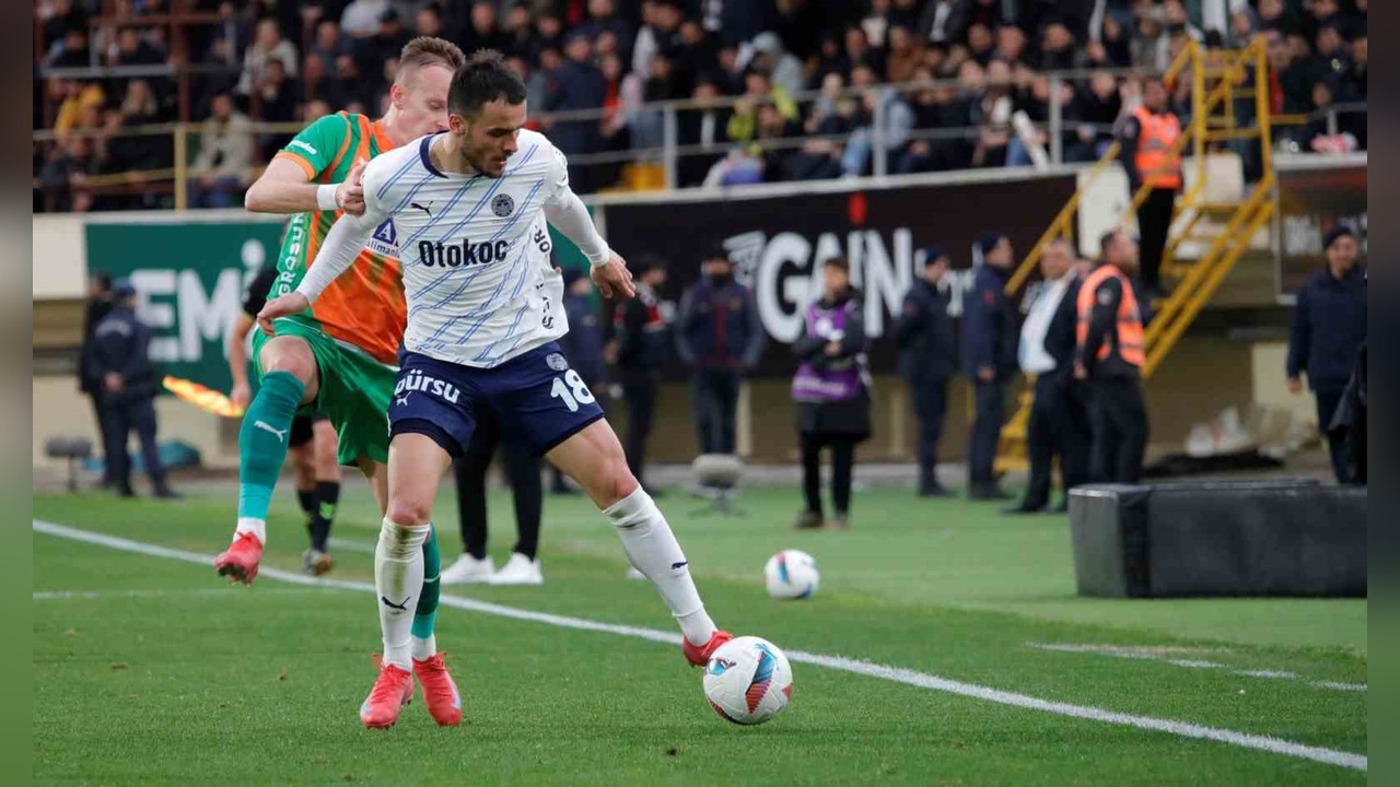 Fenerbahçe, Alanyaspor'u 2-0 Mağlup Etti