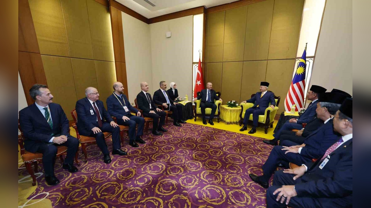 Cumhurbaşkanı Erdoğan ve Perak Sultanı Nazrın Şah Görüşmesi
