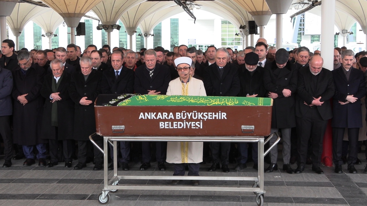 Orgeneral Bayraktaroğlu'nun Annesi Son Yolculuğuna Uğurlandı