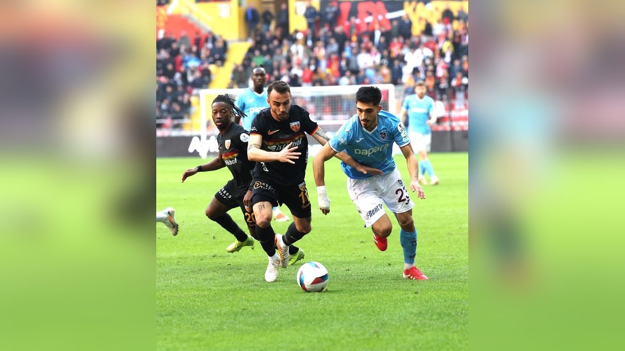 Trabzonspor'da İki Oyuncu ile Yollar Ayrıldı