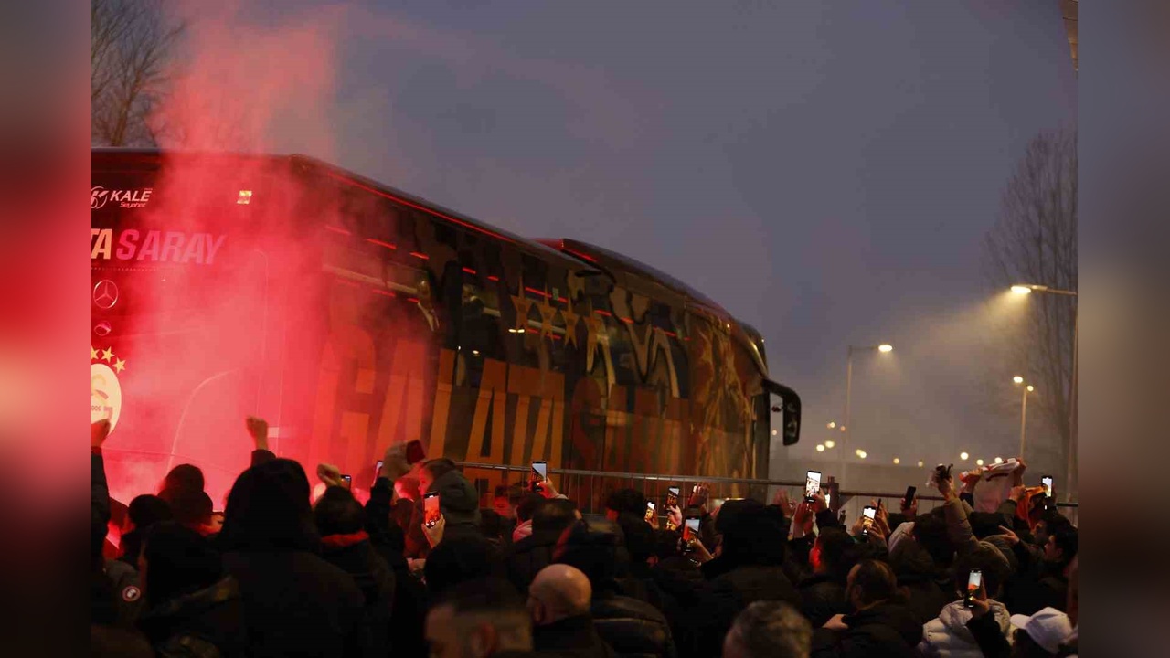 Galatasaray, Amsterdam'da Taraftarlarıyla Buluştu