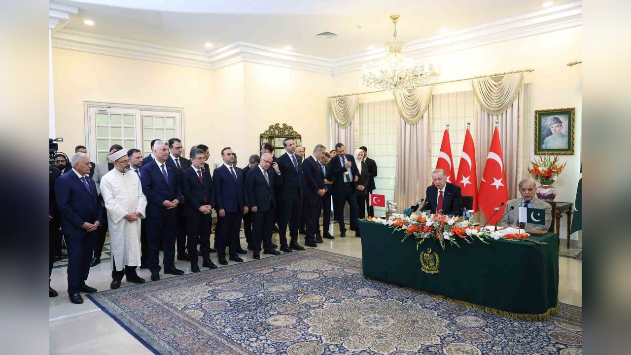 Türkiye ve Pakistan'dan Tarihi İşbirliği Anlaşmaları