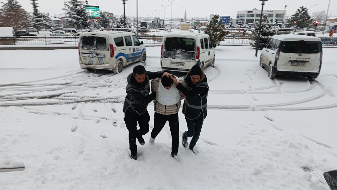 Sosyal Medya Tartışması Sonrası Ölümlü Kavga: İki Tutuklama